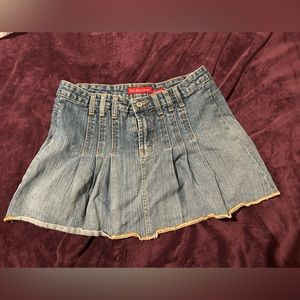 Y2K vintage pleated denim mini skirt- front and back pleats with pockets